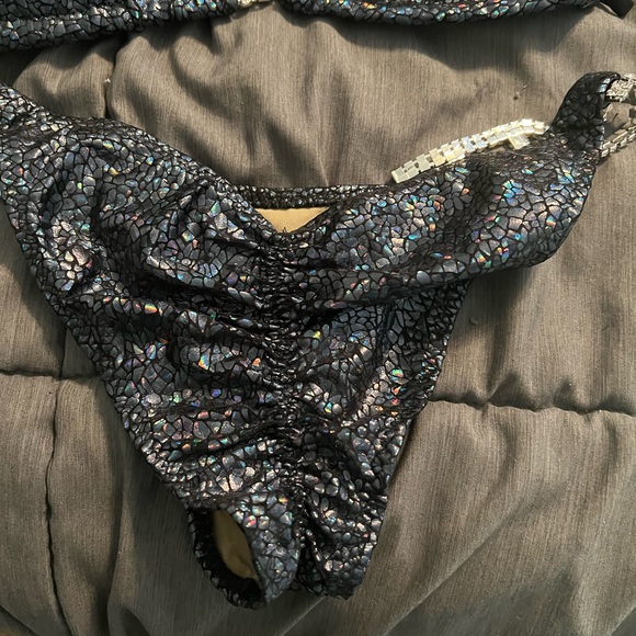 Fitness Competition Suit - Picture 3 of 6